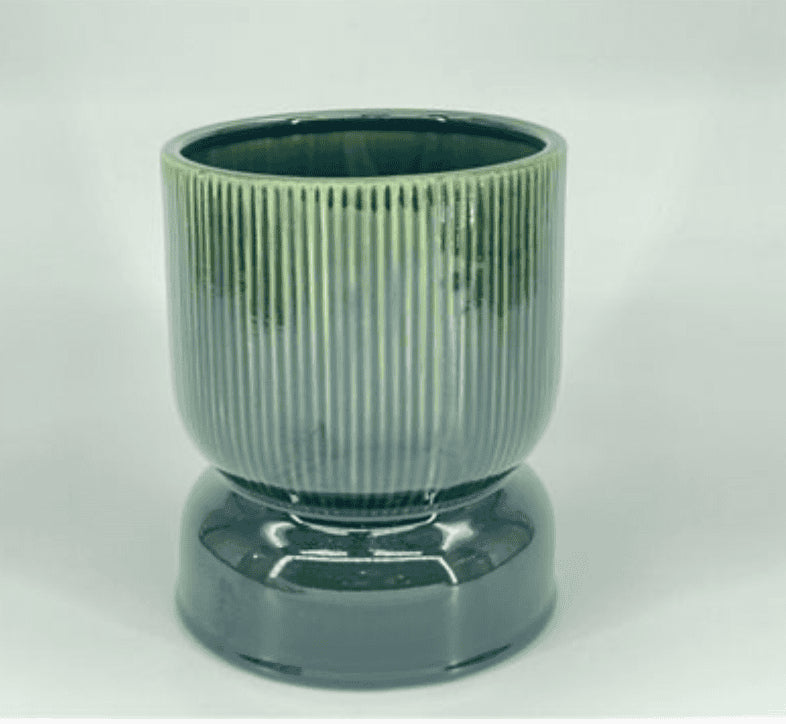 Pot op voet groen M