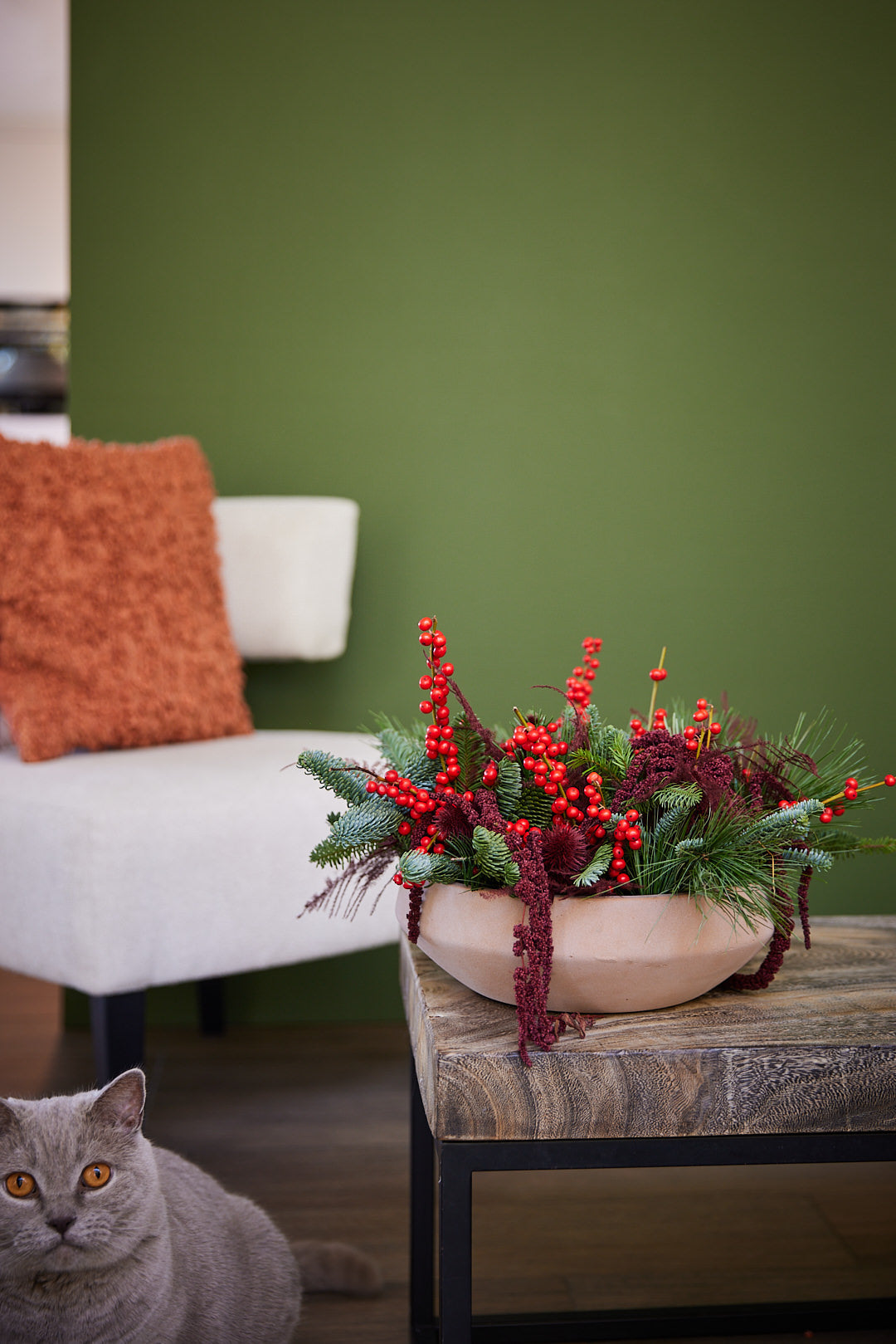 Kerstbloemstuk in schaal Rood/Bordeaux