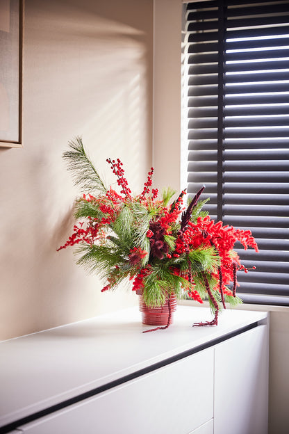 Kerstbloemstuk Assymetrisch Rood/bordeaux