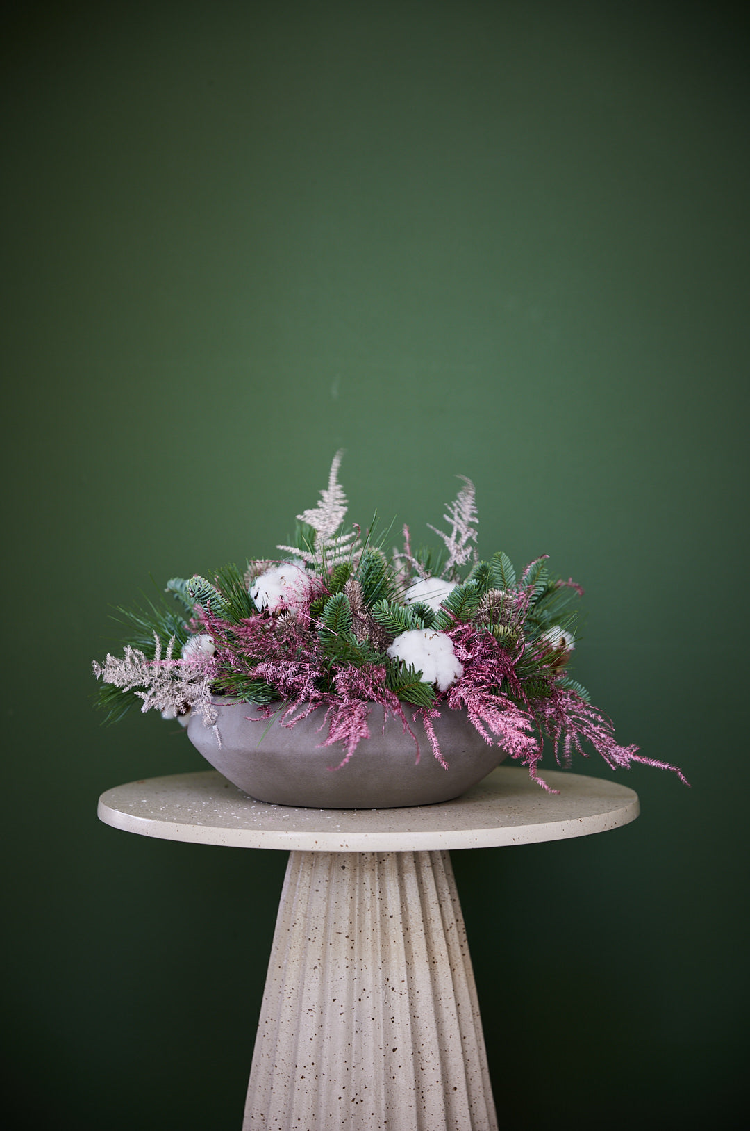 Kerstbloemstuk in schaal Rosé/Wit