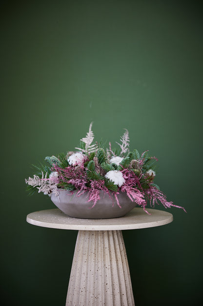 Kerstbloemstuk in schaal Rosé/Wit