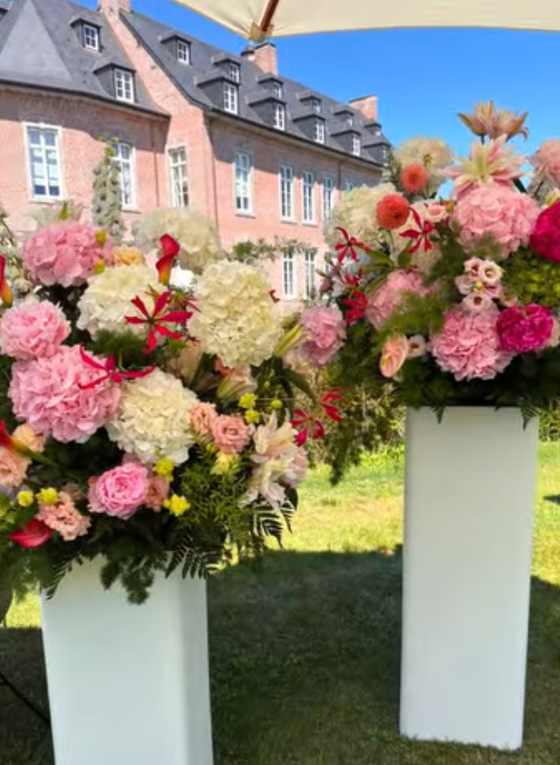 Floral creation by Lots Flower Art